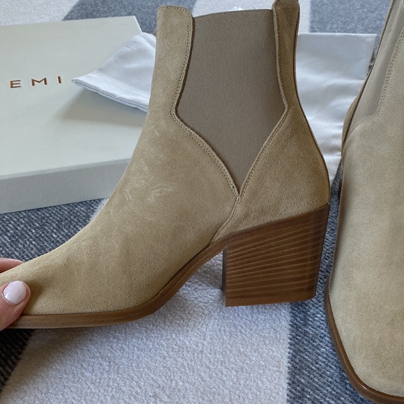 Brand New M Gemi Lelia Booties in Soft Cappuccino Suede. Size 37.5 - Picture 5 of 7